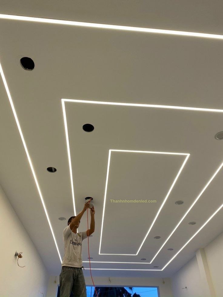 أسقف جبس بورد عازلة للصوت: توفر بيئة هادئة من خلال تقليل الضوضاء، مما يجعلها مثالية للمكاتب والمنازل.