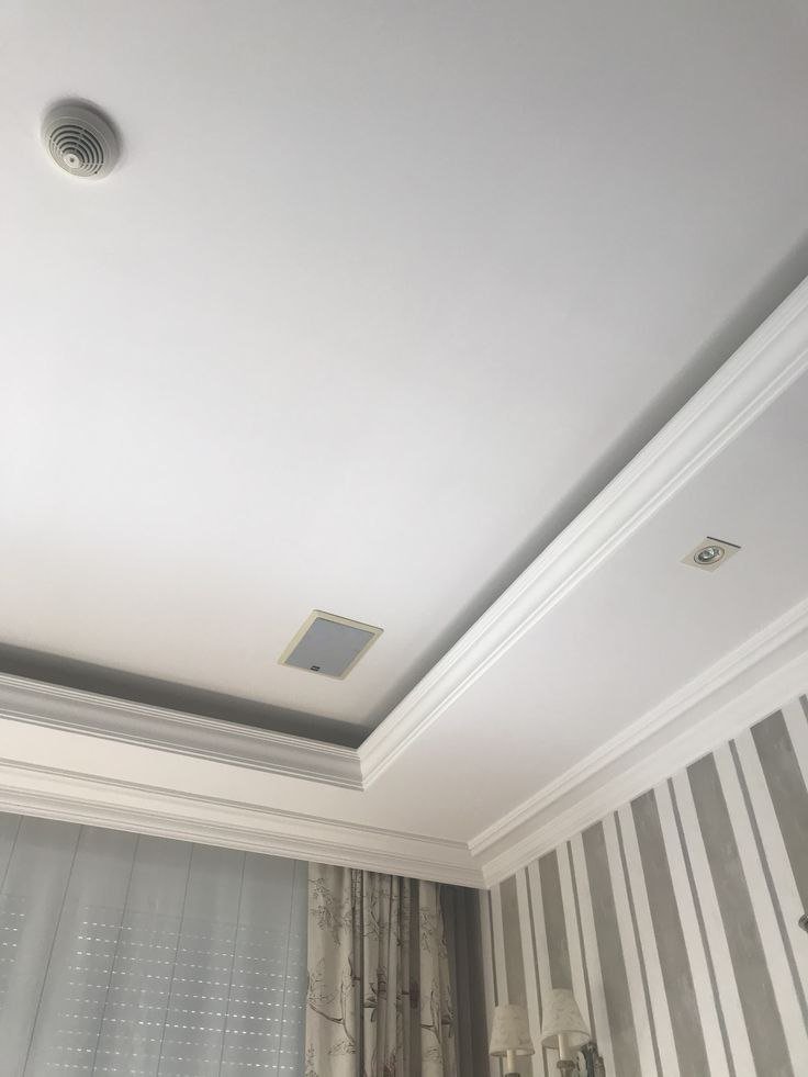 أسقف جبس بورد مع إضاءة LED: تتيح تنسيق الإضاءة بطريقة مبتكرة، مما يعزز من جمالية الغرفة.