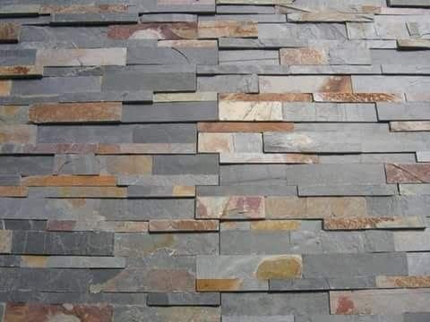 تركيب جدار جاف في موقع البناء