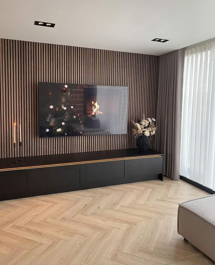 تركيب ديكورات خلفيات خشب لشاشات التلفزيون بلمسة فنية.