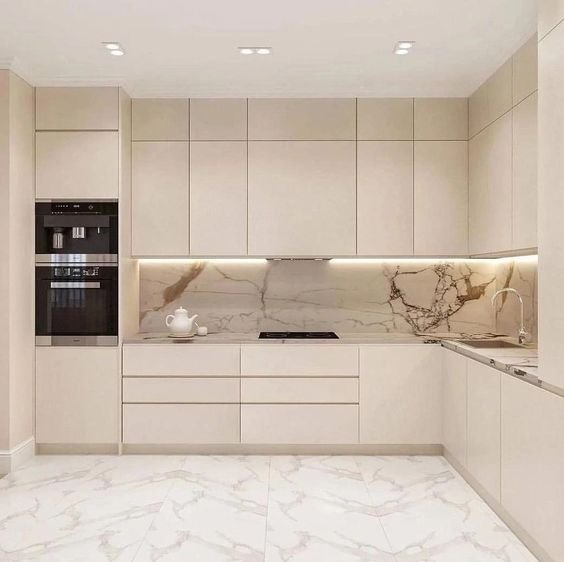 تركيب سيراميك جديد في مطبخ عصري