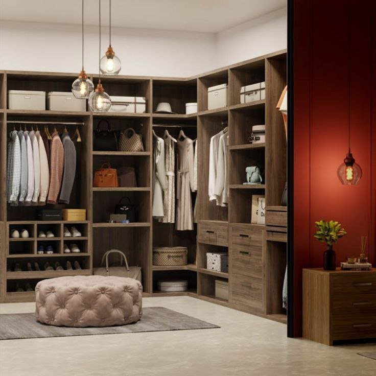 خزائن تحت السرير، لتوفير المساحة وتنظيم الأغراض.