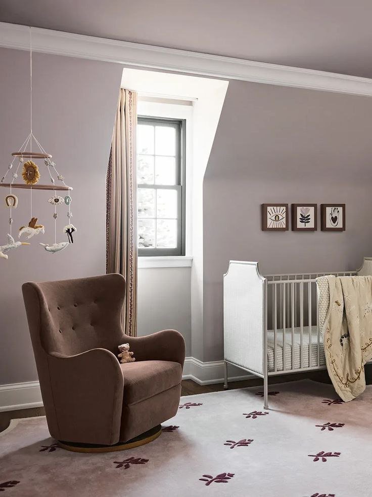 دهانات ذات قوة تغطية عالية: توفر تغطية مثالية للجدران من الطبقة الأولى.