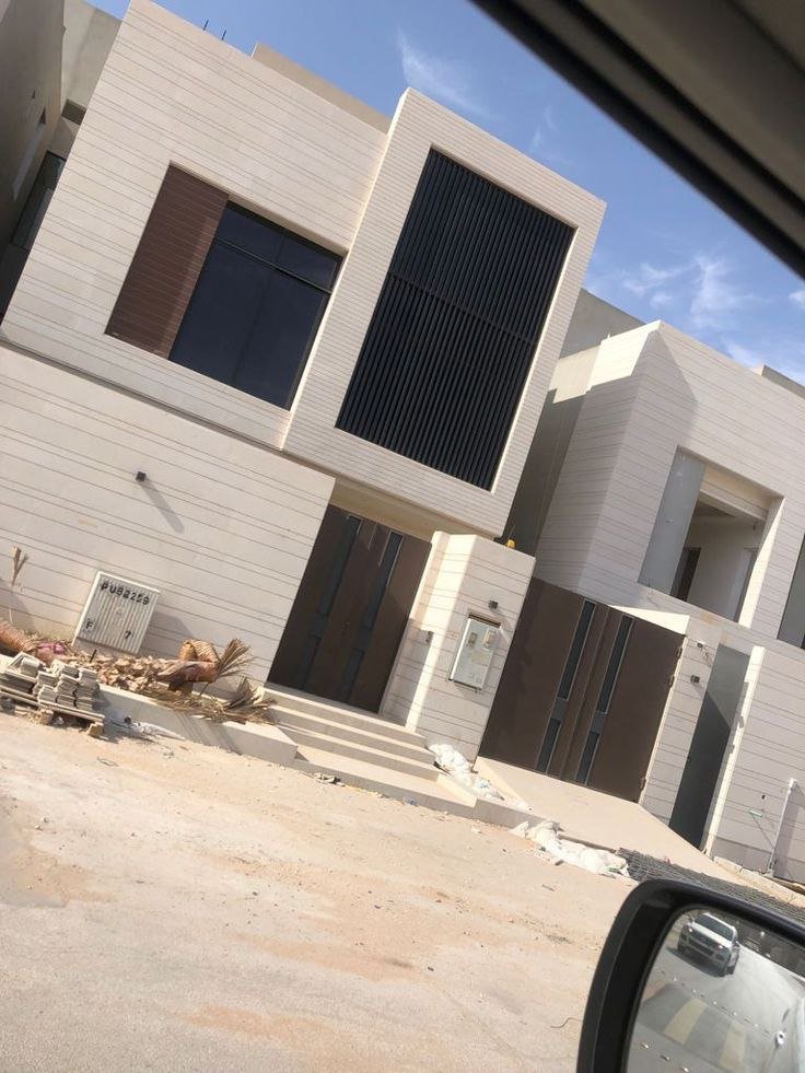 دهانات عازلة للصوت: تساعد في تقليل الضوضاء الخارجية، مما يوفر بيئة مريحة.