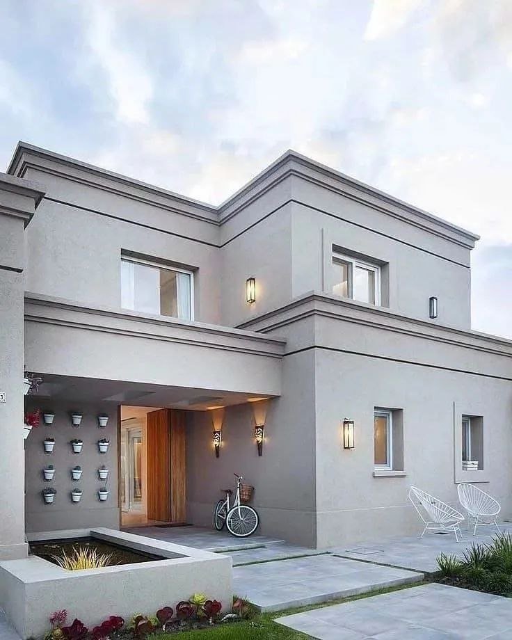 دهانات متعددة اللمسات: تتوفر بتشطيبات لامعة، شبه لامعة، ومطفية، لتناسب جميع الأذواق.