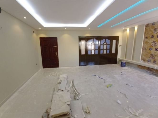 ديكورات حوائط حديثة يمكن تنسيقها بسهولة مع الأثاث لإطلالة جذابة.