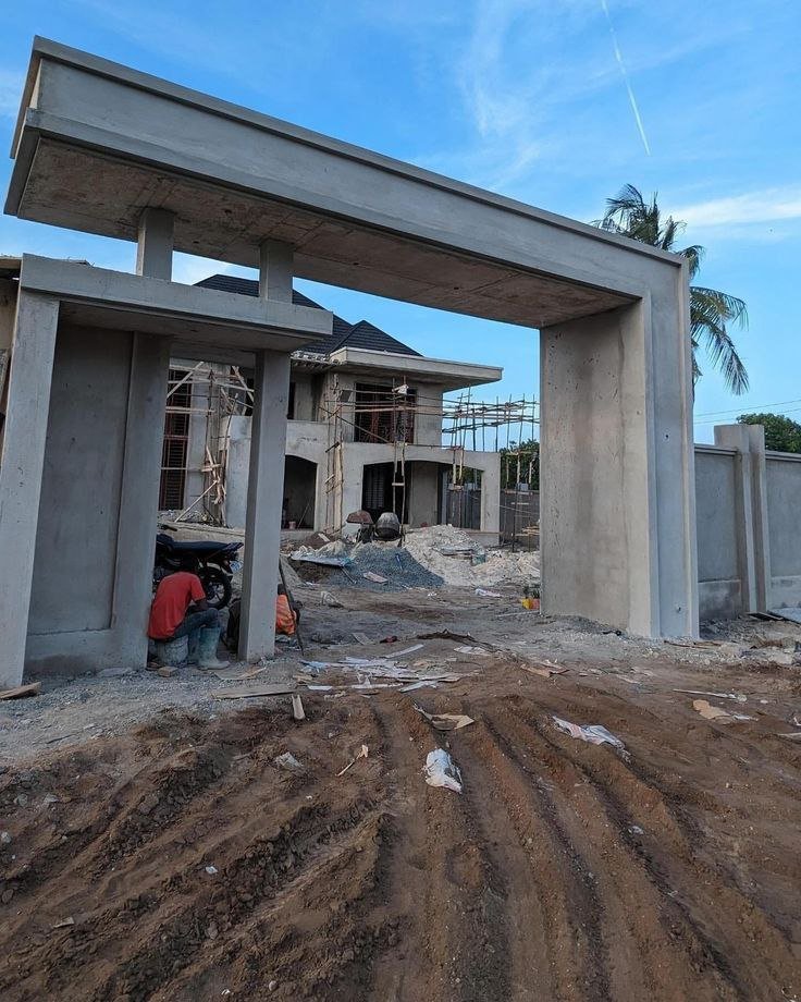 صيانة وتحديث نظم التكييف في المباني العامة والخاصة.